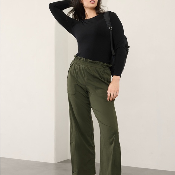 Athleta Trekkie high rise parachute pants olive - Picture 5 of 7